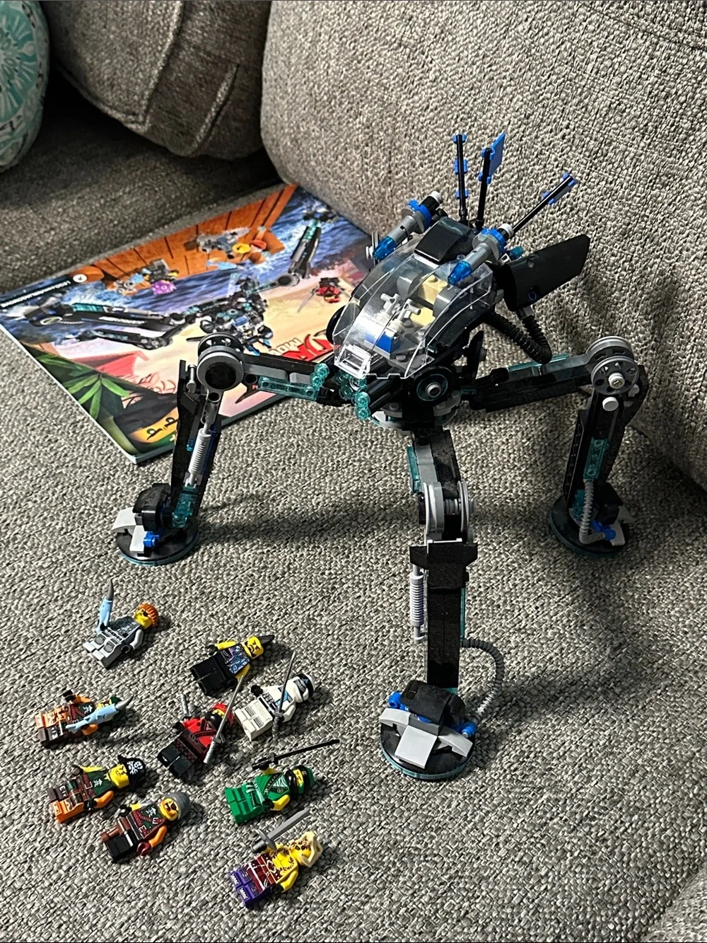 Lego Ninjago Blue and Black Spider Mech with Multiple Minifigures